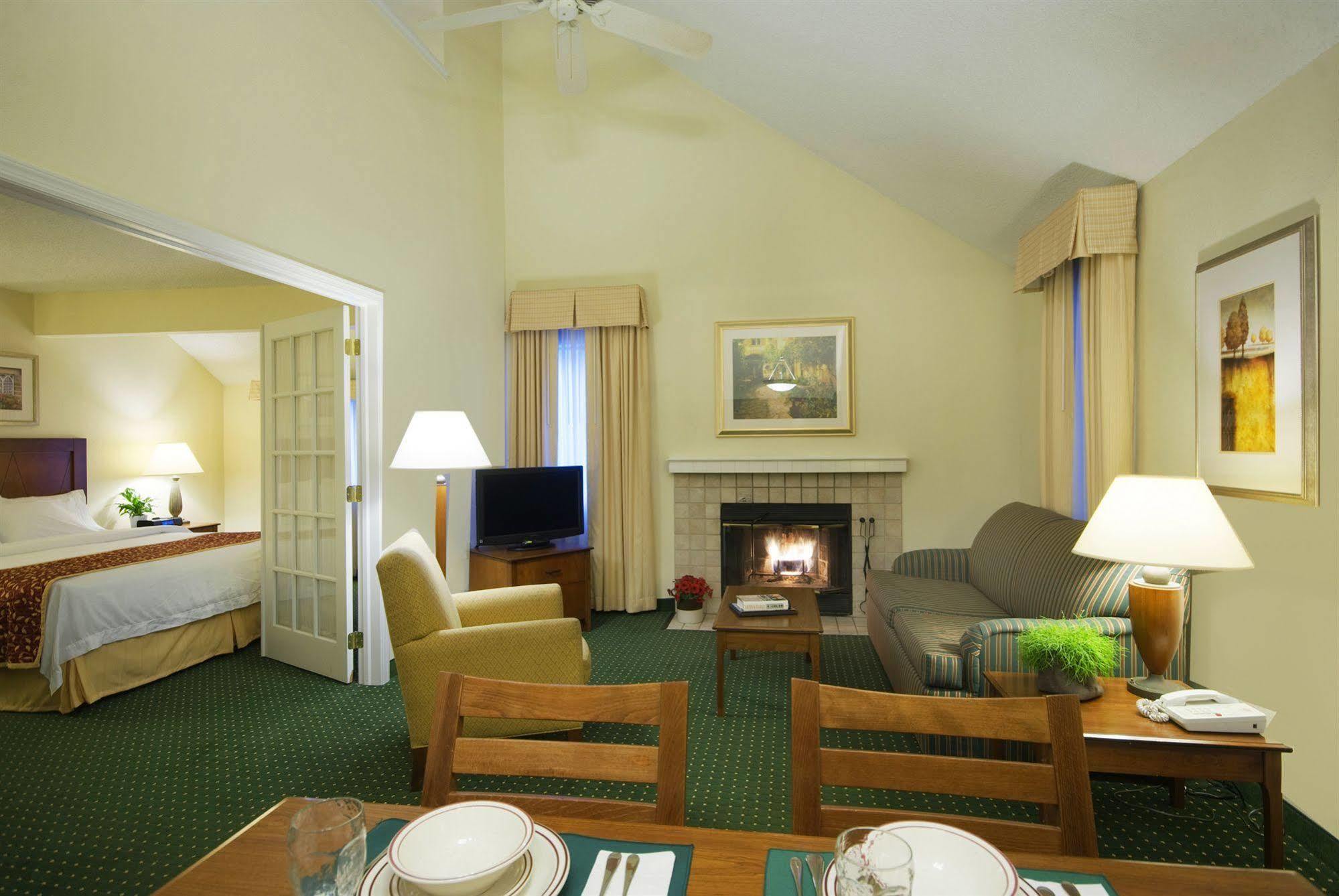 Residences At Daniel Webster Merrimack Room photo